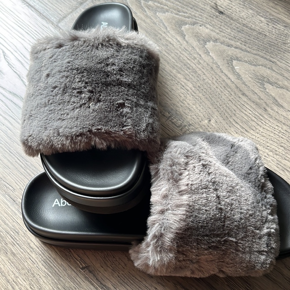 Abound furry sandals. Brand new!!! Sz 8